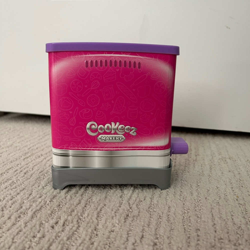 Pink and Purple Cool Maker Cookeez Makery